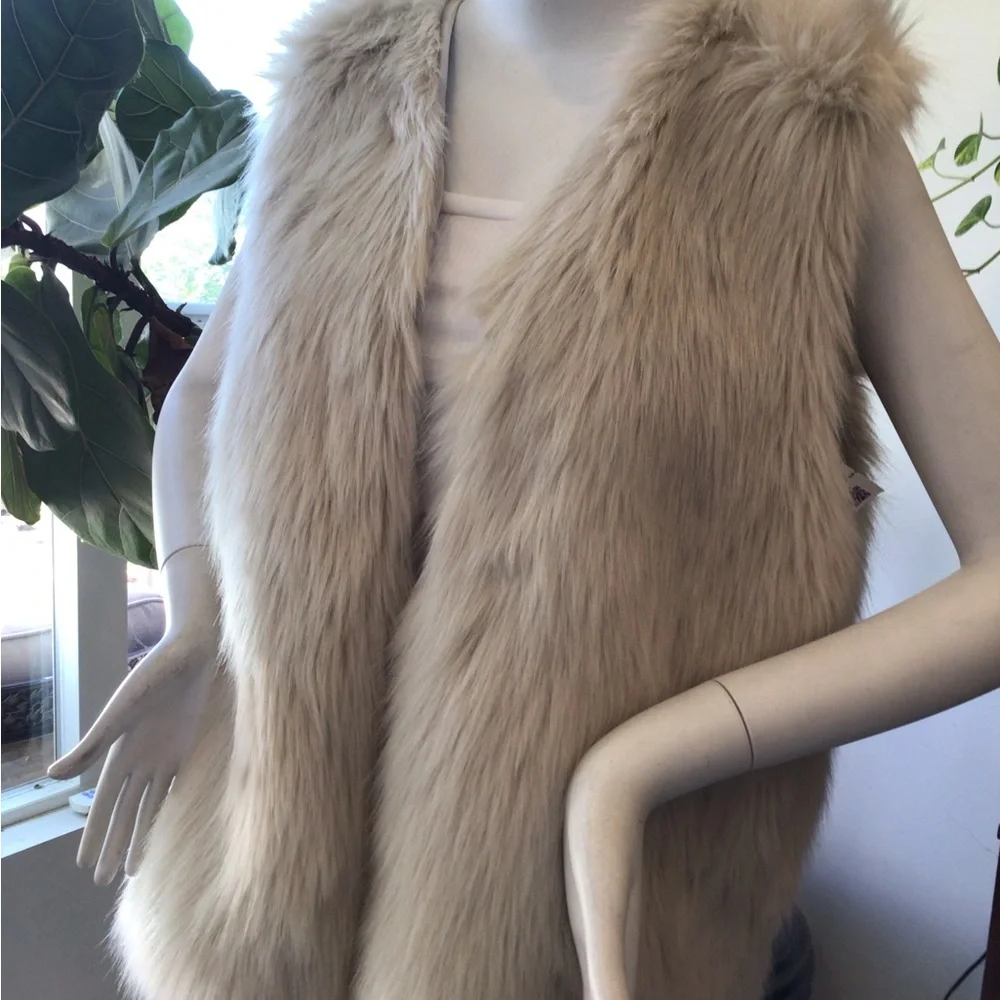 Vest - Picture 2 of 4